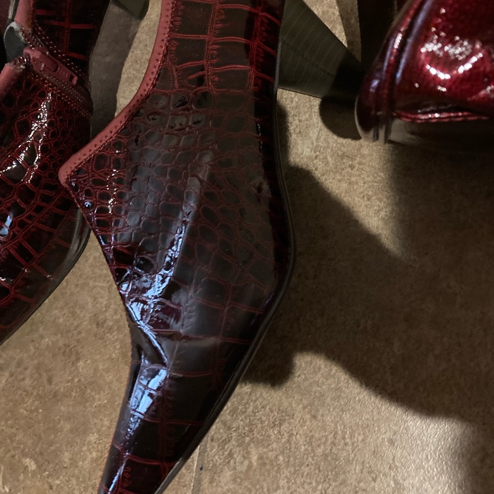 Comfort View Burgundy Booties & bonus matching Nine West Bag - Picture 4 of 10